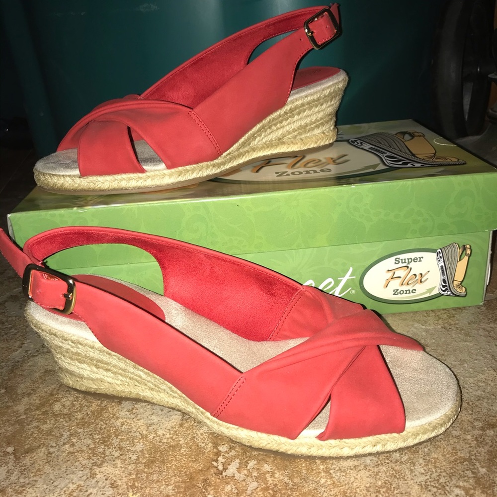 Easy Street red sandal 7.5